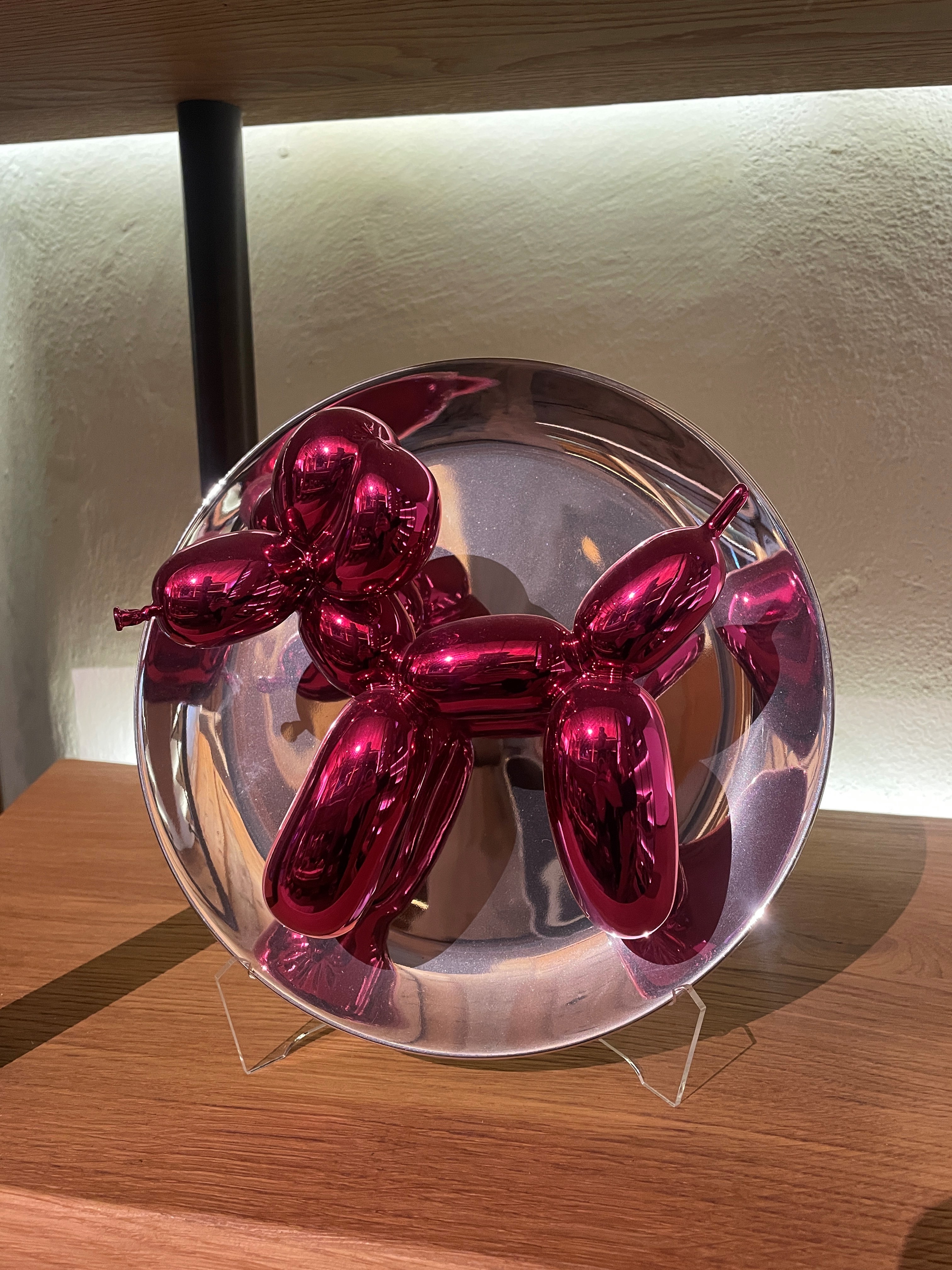 Koons -balloondog-magenta